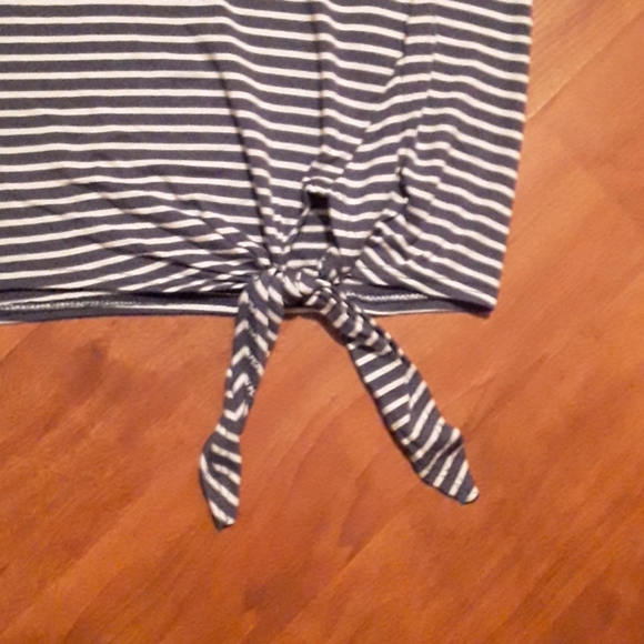 Crop top - Picture 2 of 3